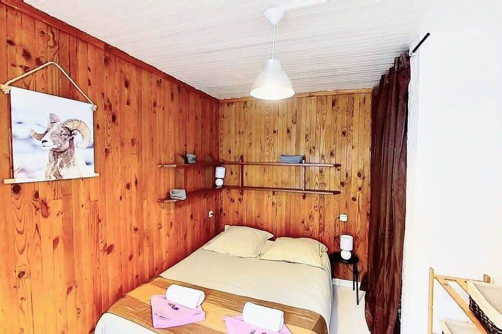 Entire apartment, Casa-Le Toussiard apart dans chalet St-Véran 4-6p in Saint-Véran, Queyras