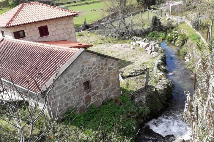 Casa de férias para 6 pessoas, com jardim e vista em Ponte da Barca