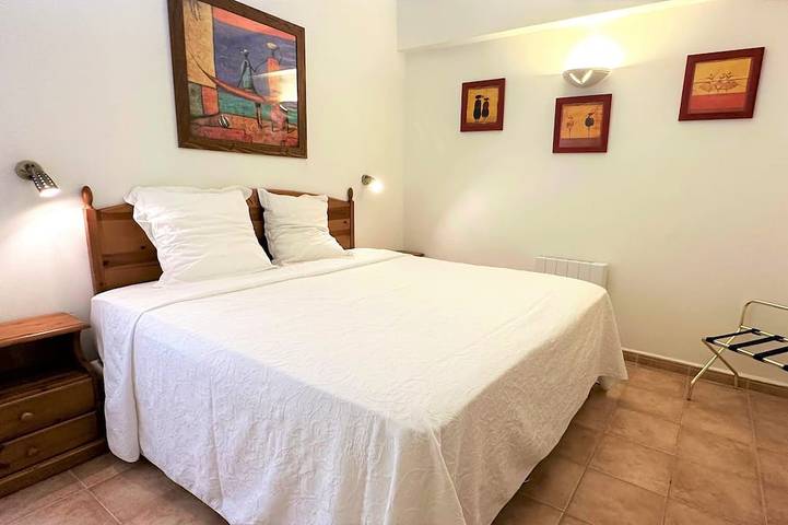 Appartement de vacances pour 4 personnes, avec Balcon ainsi que Jardin et Piscine