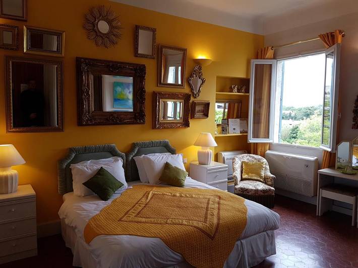 Chambre d’hôte pour 3 personnes, avec piscine et jardin ainsi que vue et terrasse à Villeneuve-lès-Avignon - 3