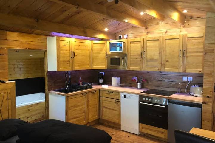 Chalet pour 2 personnes, avec Terrasse ainsi que Jardin et Piscine
