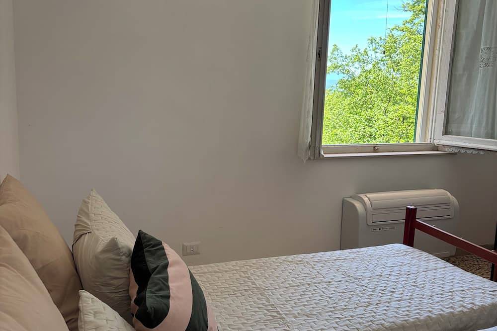 Charming 3-bedroom cottage with lake view in Tuoro sul Trasimeno, Lake Trasimeno