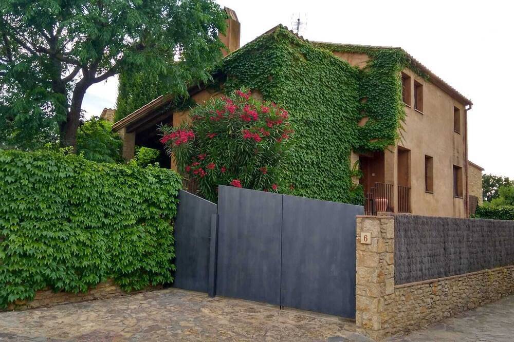 Haus mit Garten und Terrasse, ideal zum Entspannen, in der Nähe der Costa Brava in Cruïlles, Monells i Sant Sadurní de l'Heura, Niederampurien
