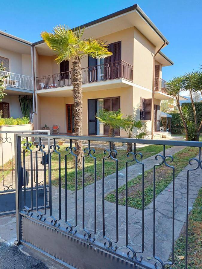 Four-Bedroom House in Marina di Pietrasanta, Pietrasanta