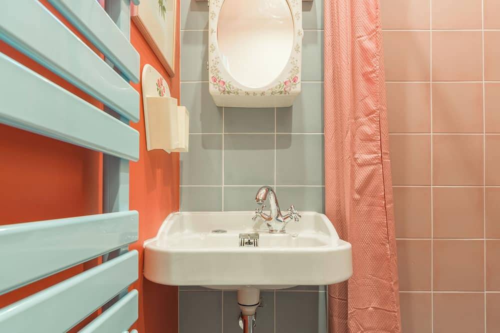 Entire apartment, Le Seventies - capsule temporelle - proche gare et centre ville in Chambéry, Chambéry region