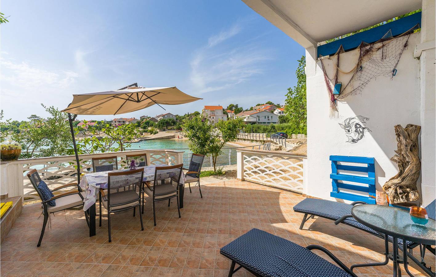 Escapade en bord de mer : appartement confortable de 76 m² avec terrasse et barbecue in Novalja, Pag