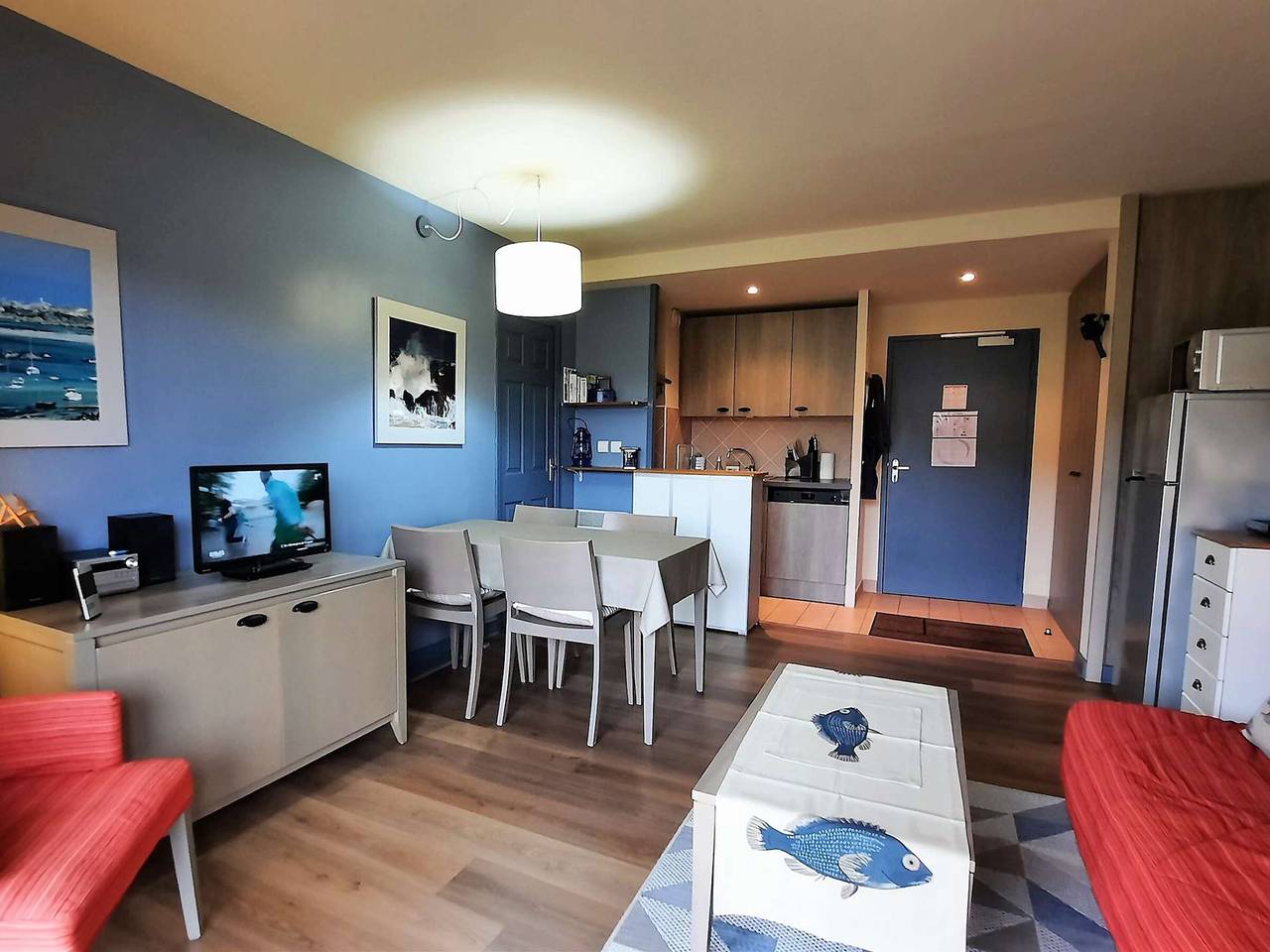 Appartement entier, Appartement 3 étoiles avec piscine chauffée, à 50m de la plage de Trestraou, Perros-Guirec in Perros-Guirec, Côte de Granit Rose