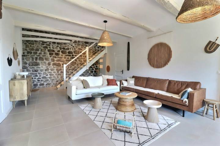 Maison en pierre avec piscine chauffée en Ardèche in Jaujac, Parc naturel régional des Monts d'Ardèche