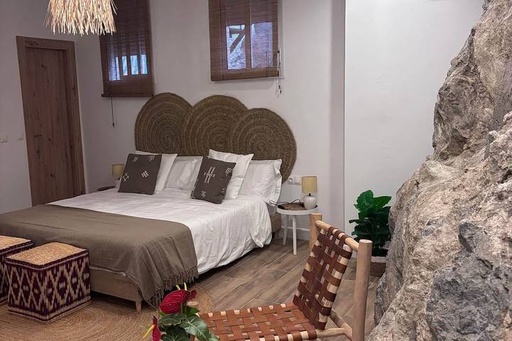 Ganze Wohnung, Single apartment with extra large bed. in Canillas de Aceituno, Cordillera Penibética