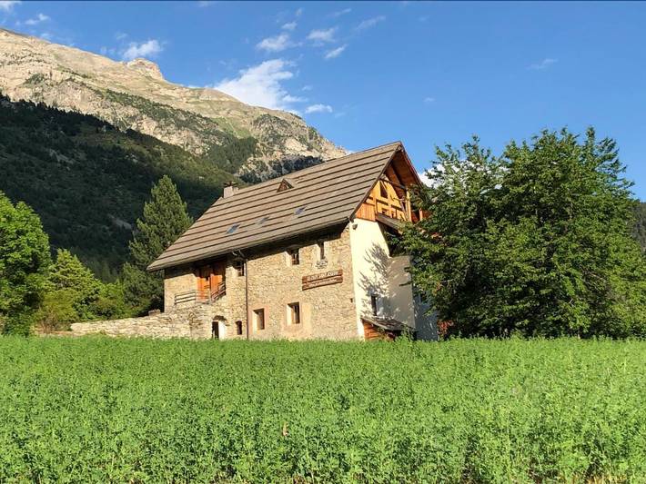 Gîte pour 10 personnes, avec Balcon et Terrasse ainsi que Jardin et Vue à Pelvoux
