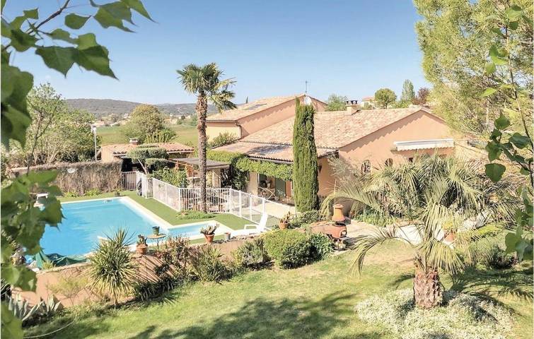 Location de vacances pour 6 personnes, avec jardin et piscine à Saint-Privat-des-Vieux
