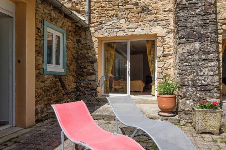 Location de vacances pour 4 personnes, avec jardin ainsi que piscine et vue, adapté aux familles à Fontiers-Cabardès - 2