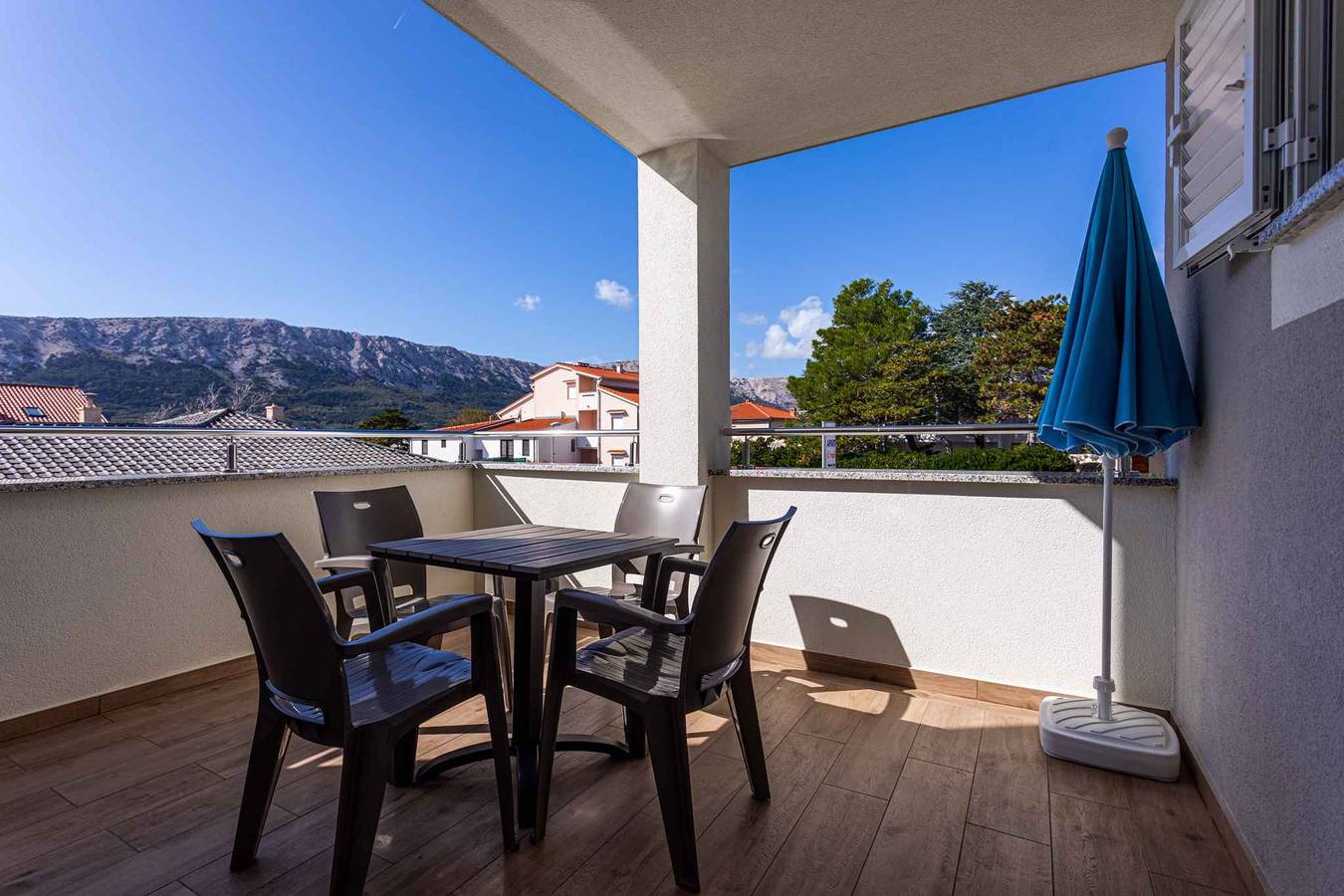 Entire holiday apartment, Holiday apartment with balcony and air conditioning  in Baska, Krk