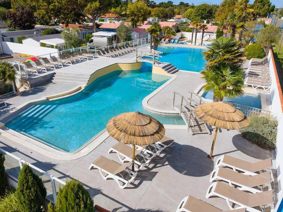 Camping L'Abri des Pins - Tente en toile et en bois 4 personnes - D/ Tente Coco Sweet 2 ch / 4p - 16m²- Auvent toilé in Saint-Jean-de-Monts, Vendée
