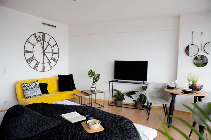 Ganze Wohnung, ☆Tolles Apartment☆Weitblick☆29.Stock☆Netflix☆Zentrum in Augsburg, Bayerisch Schwaben