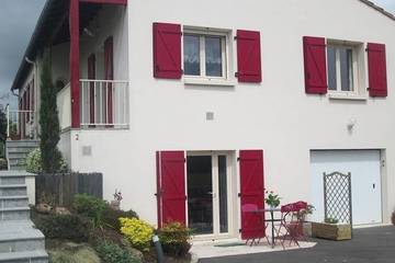 Gîte pour 4 personnes, avec terrasse à Saint-Michel-Mont-Mercure