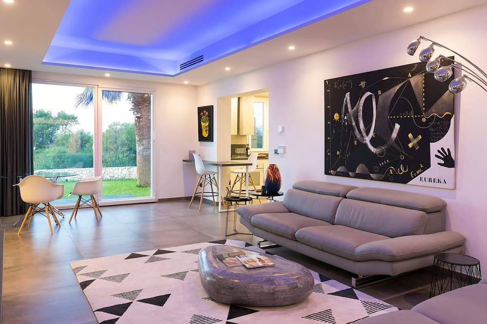 Design luxury seafront villa with fantastic infinity pool in Isola (Italien), Syrakus