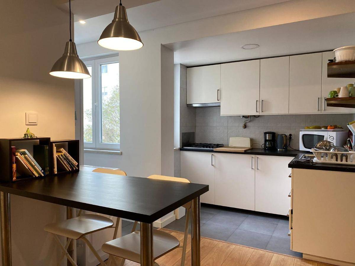 Apartamento de férias inteiro, Double Room with Shared Bathroom in Benfica, Lisboa