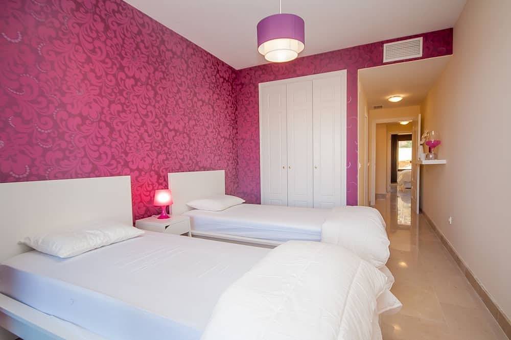 Ganze Wohnung, Gemütliche und moderne Wohnung in einem Komplex mit 5 Swimmingpools und Privatparkplatz in Duquesa Regent, Manilva