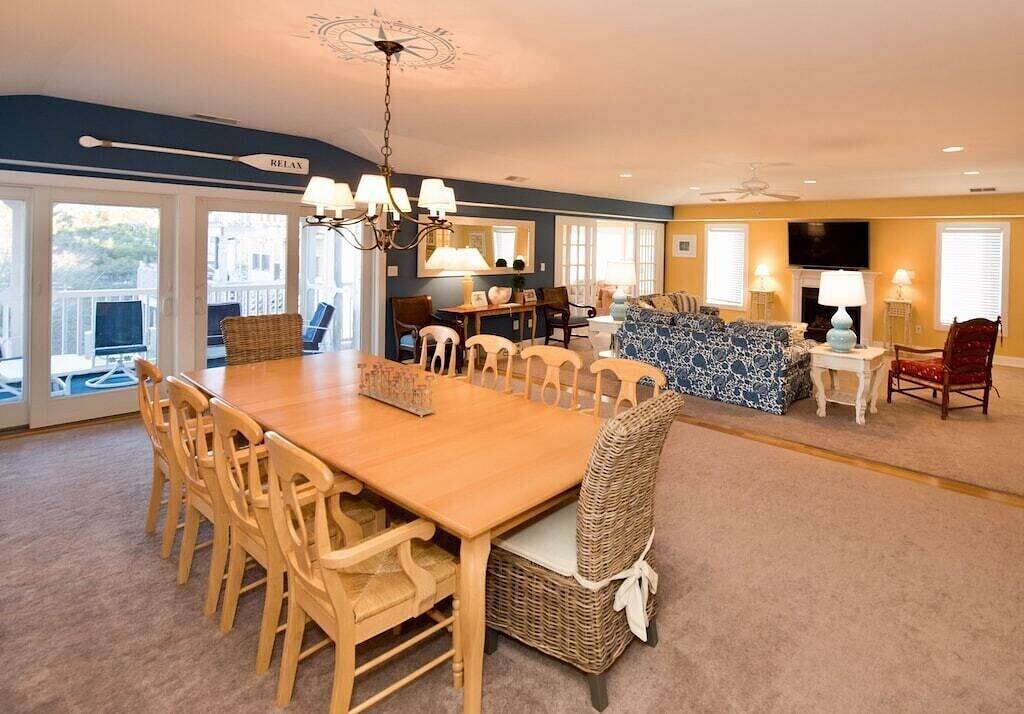 Beautiful Oceanside House in Fenwick Island De with 12 Person Hot Tub in Fenwick Island, Sussex County (Delaware)