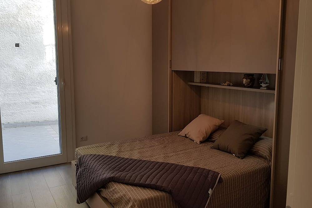 Nouvel appartement avec terrasse donnant sur le golfe à 200 mètres de la mer. in Alassio, Riviera di Ponente