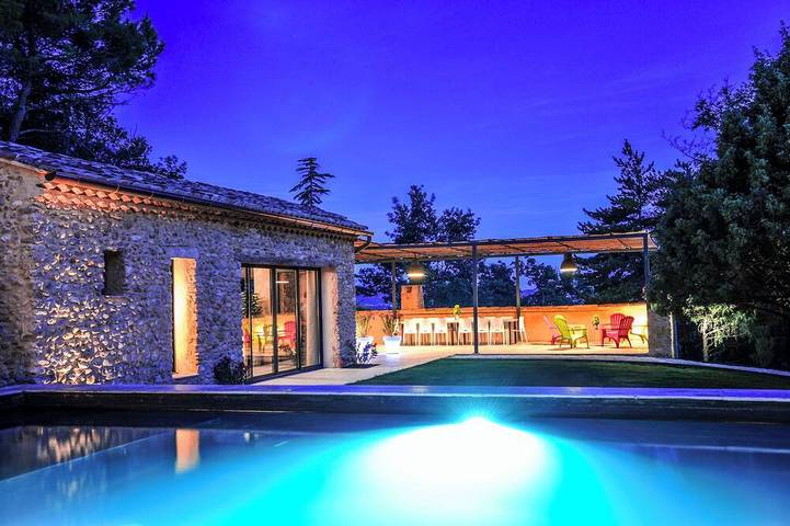 Location de vacances pour 26 personnes, avec jardin et jacuzzi à Saint-Romain-en-Viennois