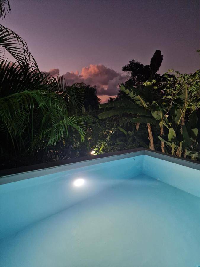 Gîte pour 4 personnes, avec piscine et jardin