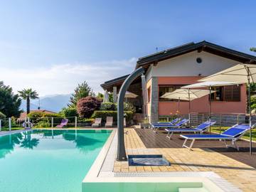 Ferienwohnung für 4 Personen, mit Terrasse und Garten in Comune di Luino