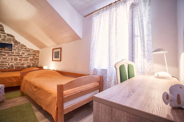 Villa pour 6 personnes, avec jardin et balcon dans Šolta - 3