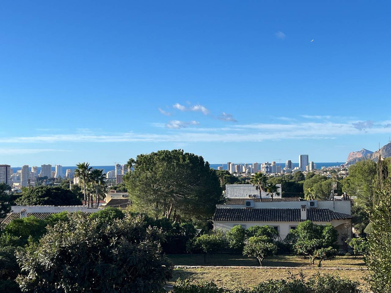 Villa 'Sobre Las Rocas' mit Meerblick, Pool und in Strandnähe in Carrio, Calpe