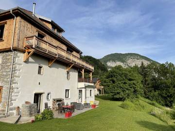 Gîte pour 8 personnes, avec jardin et terrasse à Châtillon-sur-Cluses