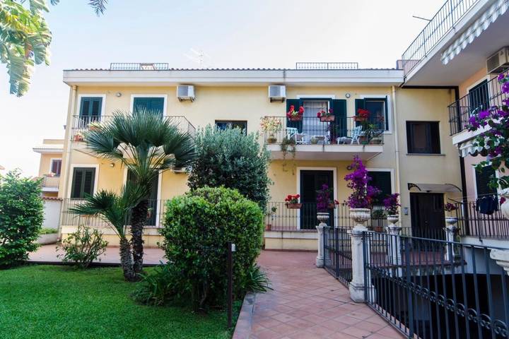 Location de vacances pour 3 personnes, avec jardin et vue, animaux acceptés à Acireale - 4