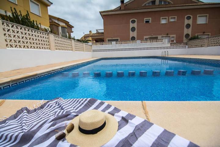 Maison de vacances pour 10 personnes, avec piscine et jardin ainsi que vue et balcon