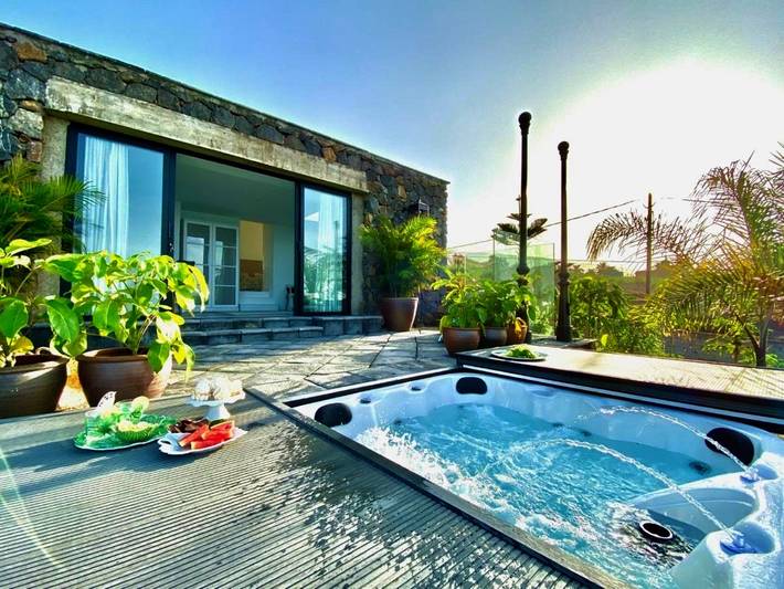 Apartamento para 2 personas, con jardín además de jacuzzi y piscina en La Orotava