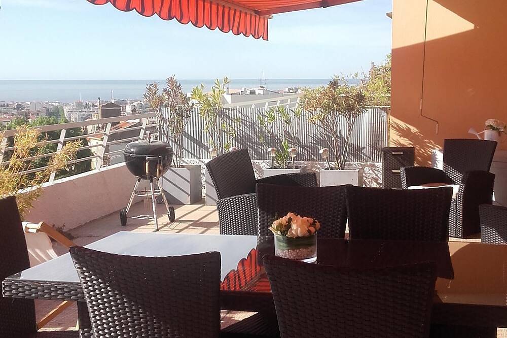 Appartement entier, Joli studio avec vue panoramique sur la baie de Cannes in Le Cannet, Côte méditerranéenne (France)