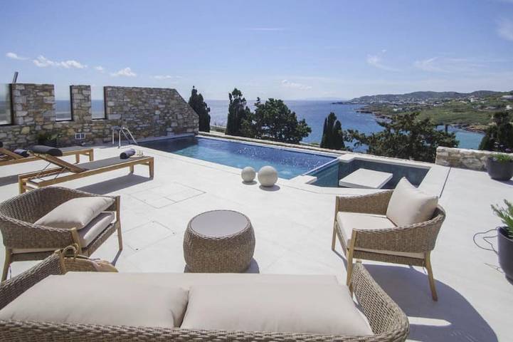 Villa for 6 people, with garden and balcony in Syros