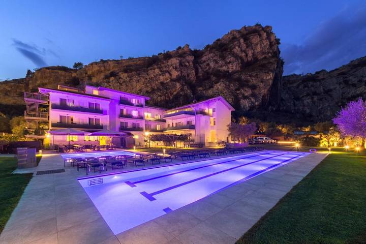 Hôtel pour 2 personnes, avec sauna et piscine ainsi que jacuzzi et jardin à Torbole - 2