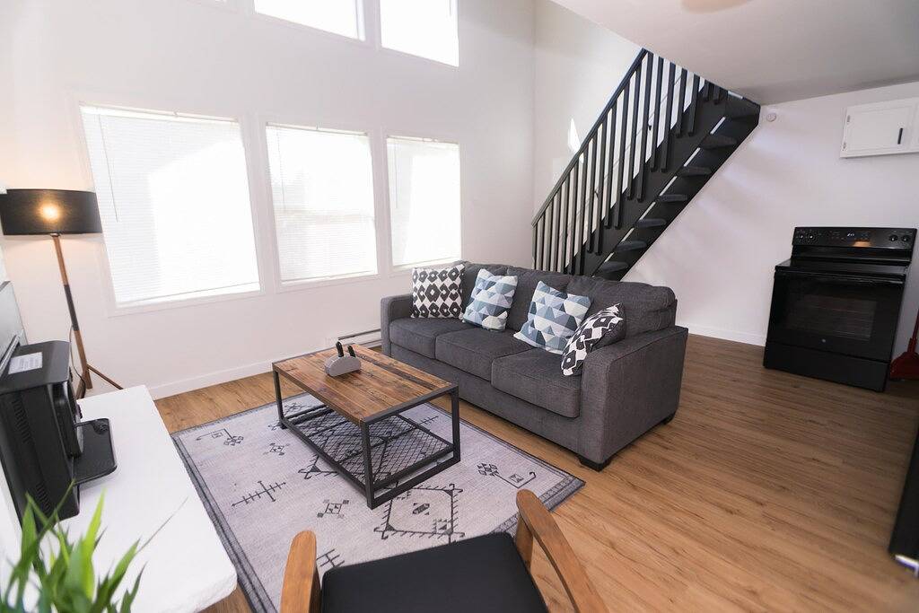 Cozy Chalet in Ocean Shores located within steps from the beach in Ocean Shores Beach, Ocean Shores