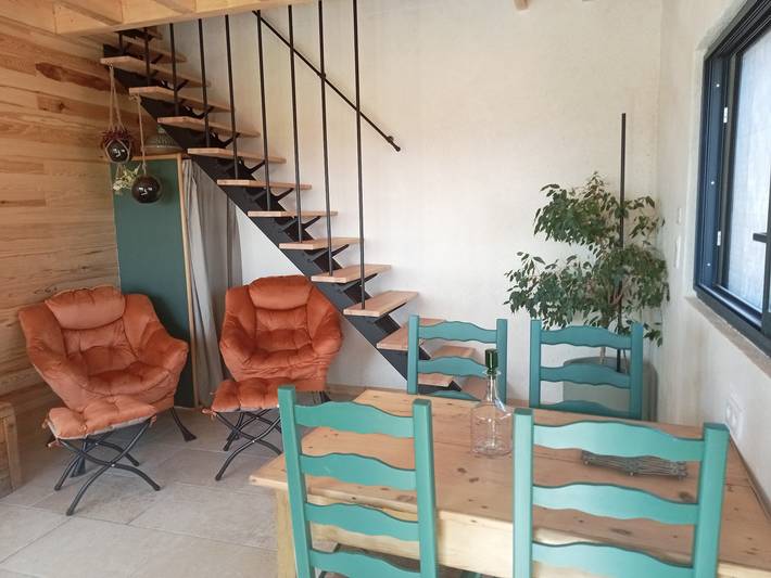 Gîte Les Mésanges – Vue panoramique, terrasse privée, jardin et vue sur le lac in Saint-Étienne-du-Vigan, Haute-Loire