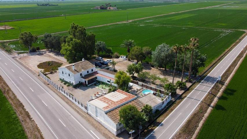 Casa rural para 12 personas, con Terraza y Jardín además de Piscina y Vistas en Amposta