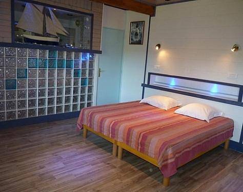 Gîte pour 2 personnes, avec Jacuzzi ainsi que Terrasse et Jardin à Tréméoc