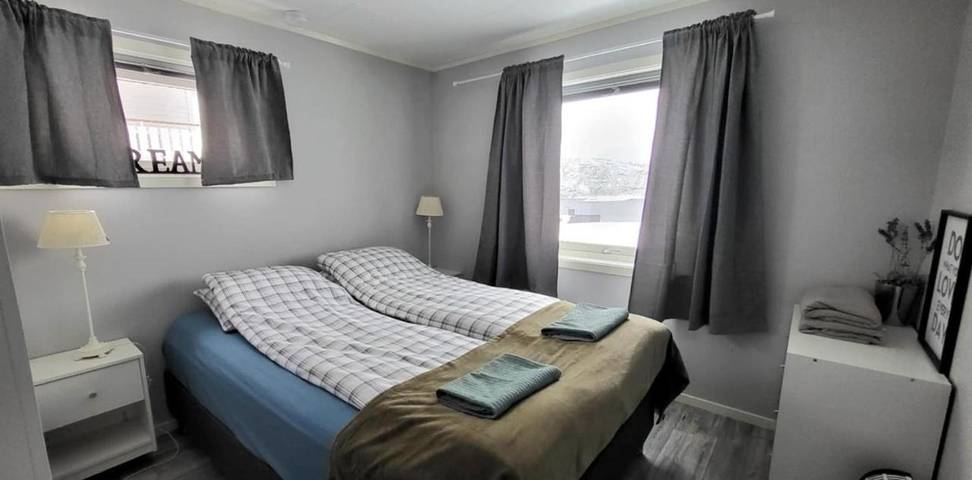 Ferienwohnung für 6 Personen, mit Terrasse und Garten sowie Ausblick in Skjervøy (Troms)