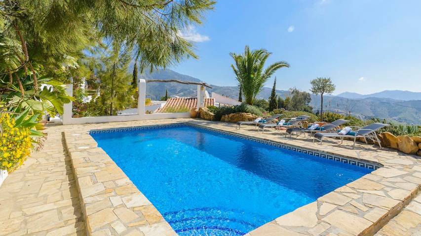 Casa rural para 6 personas, con jacuzzi además de piscina y balcón/terraza en Canillas de Aceituno - 2