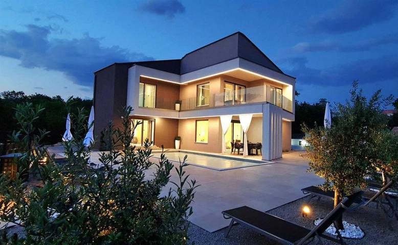Ferienhaus für 8 Personen, mit Terrasse und Garten sowie Pool in Garica
