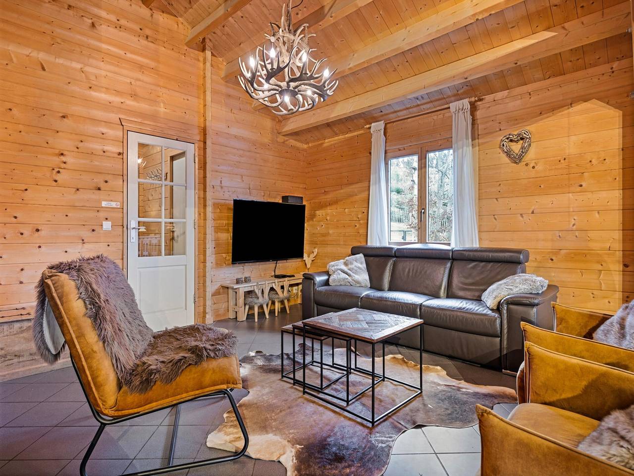 Elegante chalet in Manhay met sauna in Dochamps, Manhay