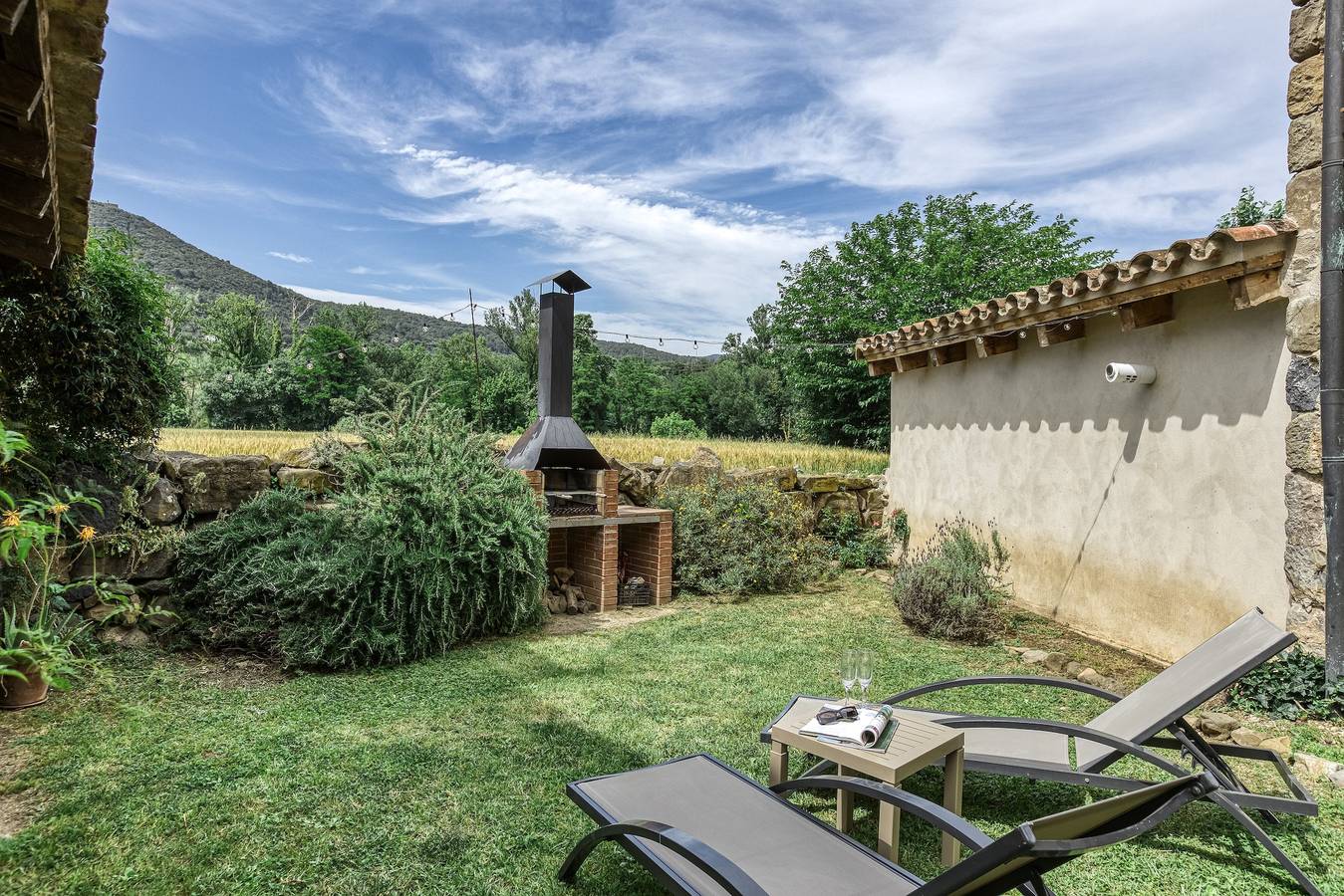 Casa de vacaciones 'El Niu' con vistas a la montaña, Wi-Fi y aire acondicionado in Montagut y Oix, Garrotxa