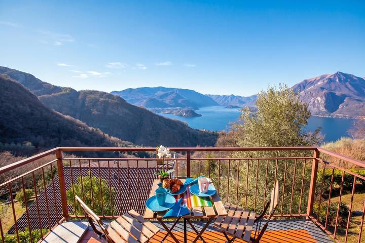 Gîte pour 5 personnes, avec Balcon et Vue sur le lac dans Perledo