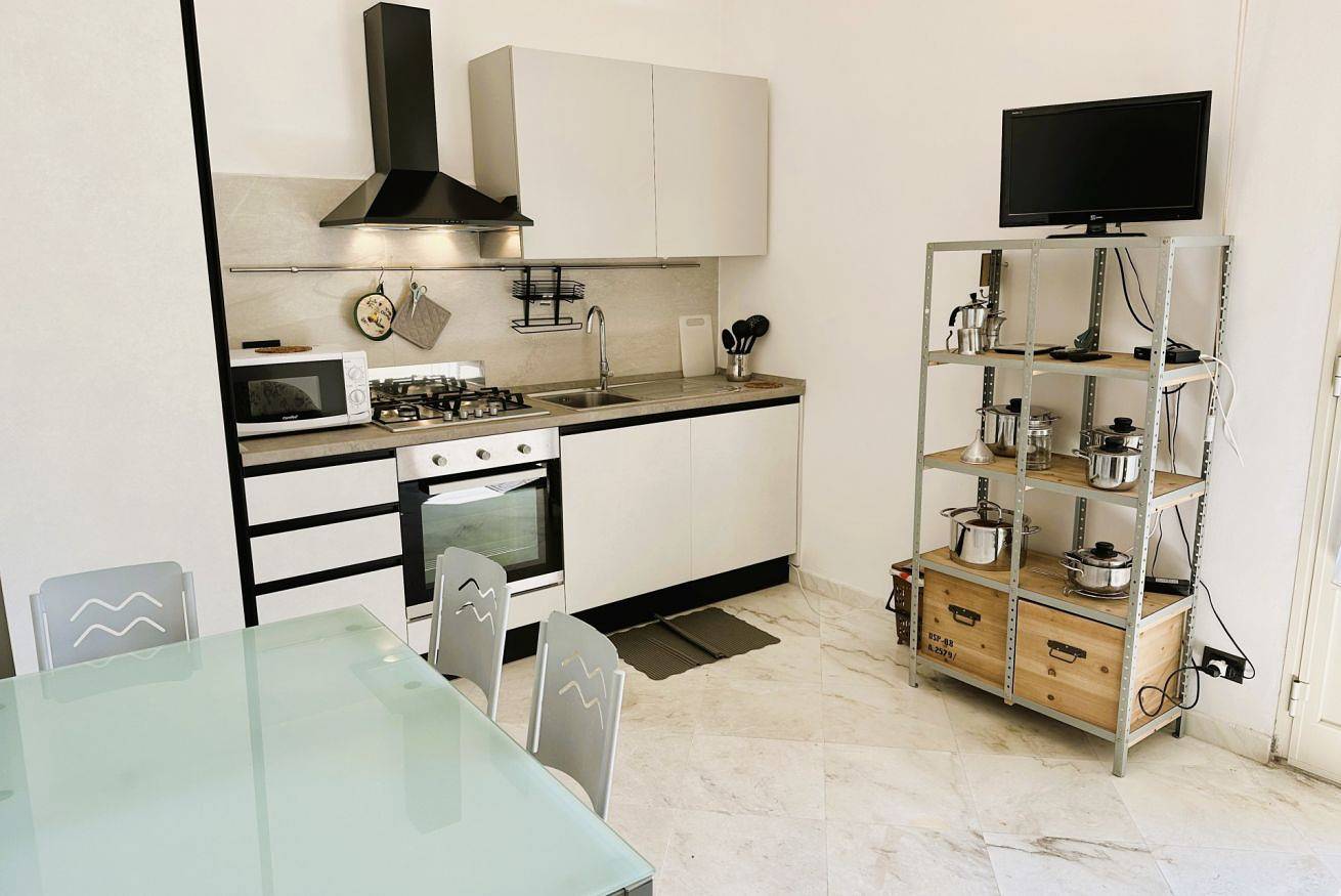 Appartamento intero, Grazioso Trilocale 5 posti letto a Marina  di Massa  in Marina di Massa, Massa