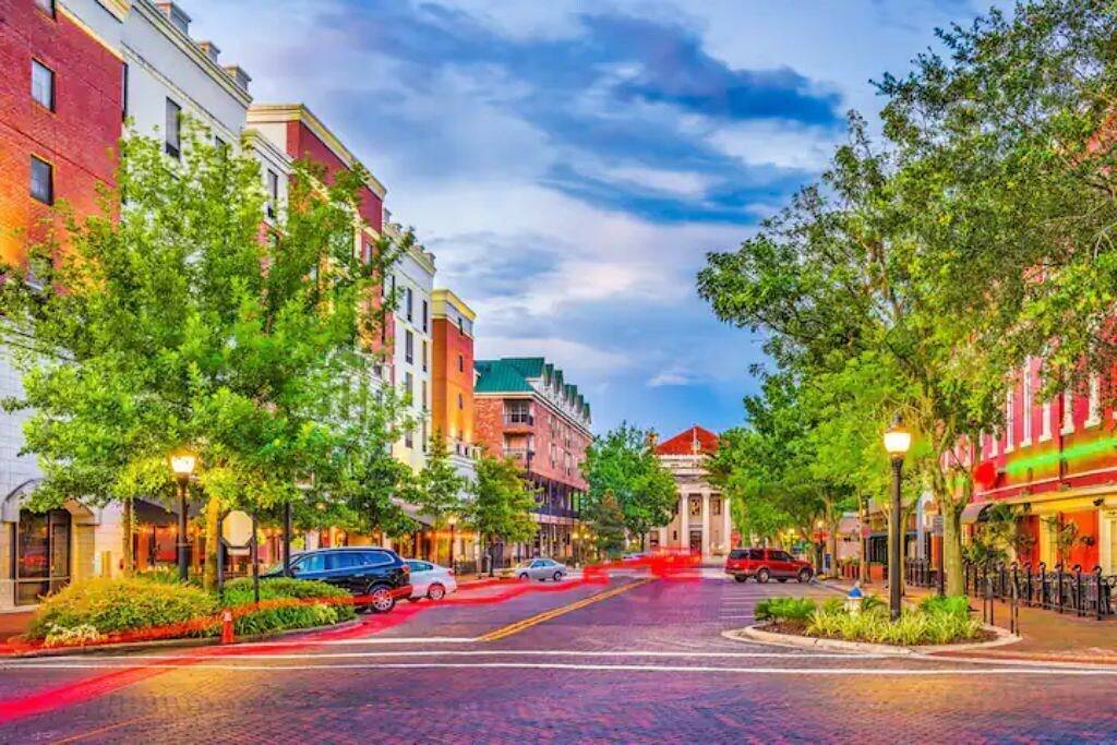 Cheerful 2-Bdrm/2.5 Bathroom Home Near Dwtn & Uf in Gainesville, Alachua County