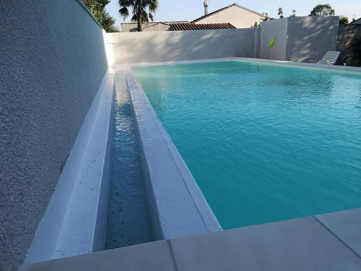 Location de vacances pour 4 personnes, avec Balcon et Terrasse ainsi que Jardin et Piscine à Marguerittes